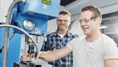 Titelbild des neuen Campus Mensch Magazins: Praxisnahe Qualifizierung